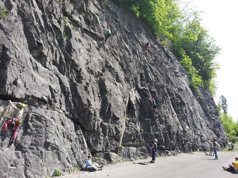 Felsfoto: Illschlucht und 10 weitere Felsen im Klettergebiet Vorarlberg ➤ Routen mit Schwierigkeitsgraden f&uuml;r den Fels Illschlucht ➤ Klettertopo & Kletterf&uuml;hrer ➤ 31.08.2026