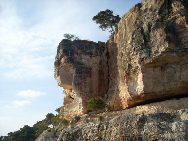 Felsfoto: Tijuana und 21 weitere Felsen im Klettergebiet Mallorca ➤ Routen mit Schwierigkeitsgraden f&uuml;r den Fels Tijuana ➤ Klettertopo & Kletterf&uuml;hrer ➤ 21.05.2026