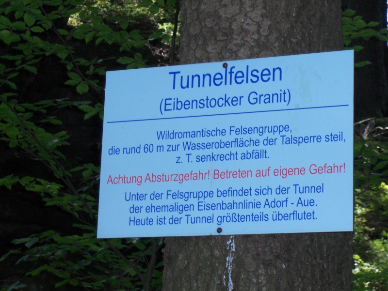 Felsfoto: Oberes Muldetal - Tunnelnadel und 19 weitere Felsen im Klettergebiet Erzgebirge ➤ Routen mit Schwierigkeitsgraden f&uuml;r den Fels Oberes Muldetal - Tunnelnadel ➤ Klettertopo & Kletterf&uuml;hrer ➤ 30.08.2026