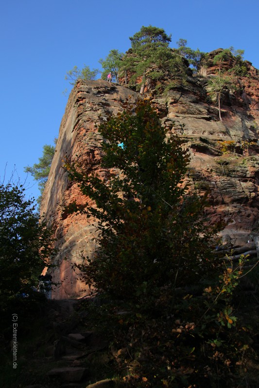 Felsfoto: Lauterschwaner Rappenfels und 73 weitere Felsen im Klettergebiet Pfalz ➤ Routen mit Schwierigkeitsgraden f&uuml;r den Fels Lauterschwaner Rappenfels ➤ Klettertopo & Kletterf&uuml;hrer ➤ 21.05.2026