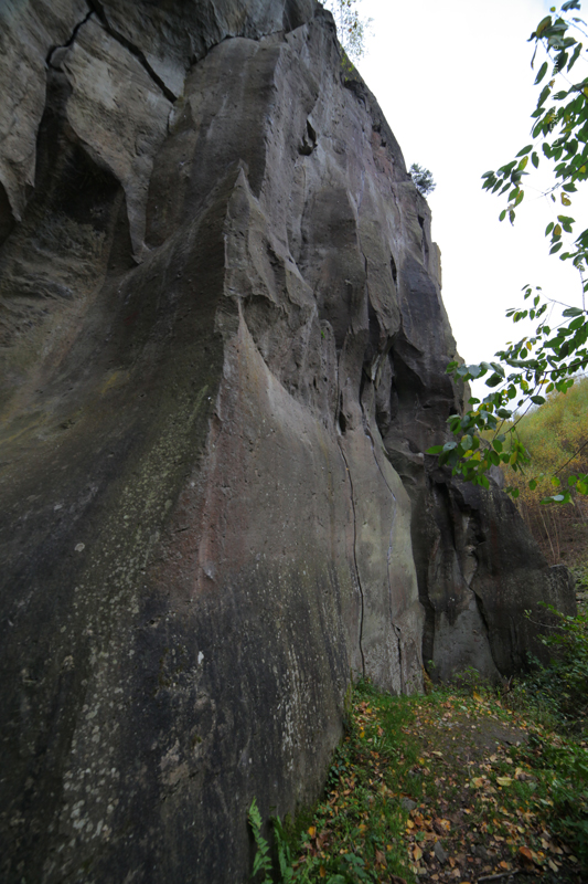 Felsfoto: Kühlschrank und 51 weitere Felsen im Klettergebiet Ettringen ➤ Routen mit Schwierigkeitsgraden f&uuml;r den Fels Kühlschrank ➤ Klettertopo & Kletterf&uuml;hrer ➤ 21.05.2026