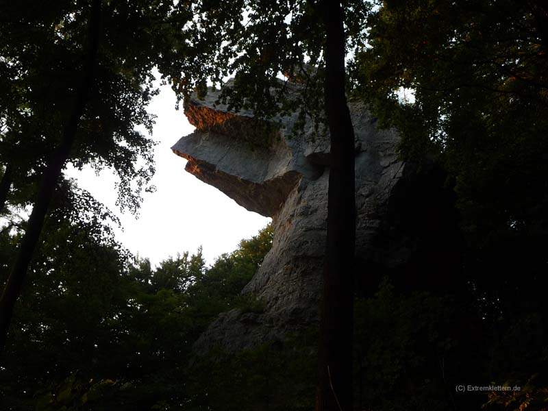 Felsfoto: Kamel und 120 weitere Felsen im Klettergebiet Weser-Leine-Bergland (Ith) ➤ Routen mit Schwierigkeitsgraden f&uuml;r den Fels Kamel ➤ Klettertopo & Kletterf&uuml;hrer ➤ 26.05.2026