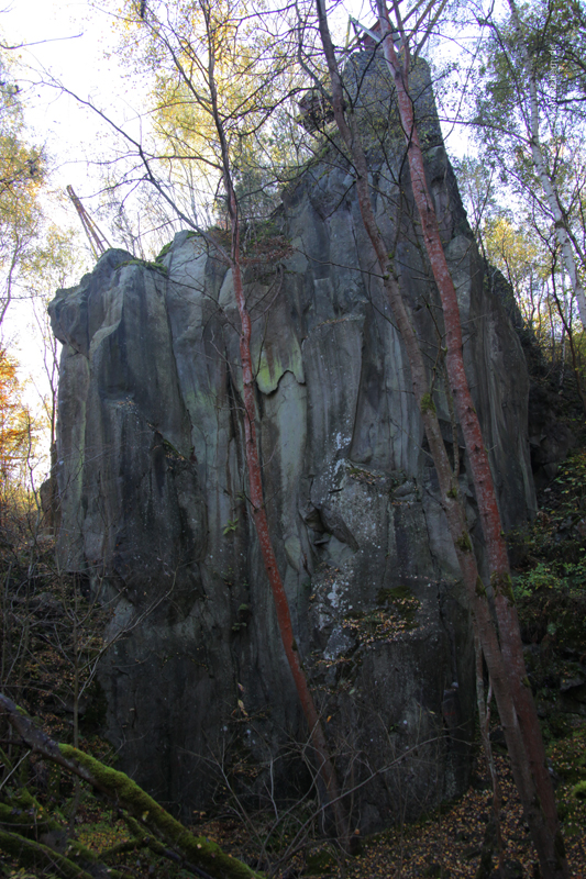 Felsfoto: Kranwand und 51 weitere Felsen im Klettergebiet Ettringen ➤ Routen mit Schwierigkeitsgraden f&uuml;r den Fels Kranwand ➤ Klettertopo & Kletterf&uuml;hrer ➤ 21.05.2026