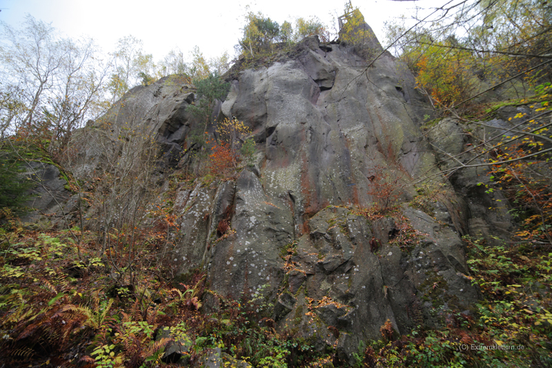 Felsfoto: Zwischenwelt und 51 weitere Felsen im Klettergebiet Ettringen ➤ Routen mit Schwierigkeitsgraden f&uuml;r den Fels Zwischenwelt ➤ Klettertopo & Kletterf&uuml;hrer ➤ 21.05.2026