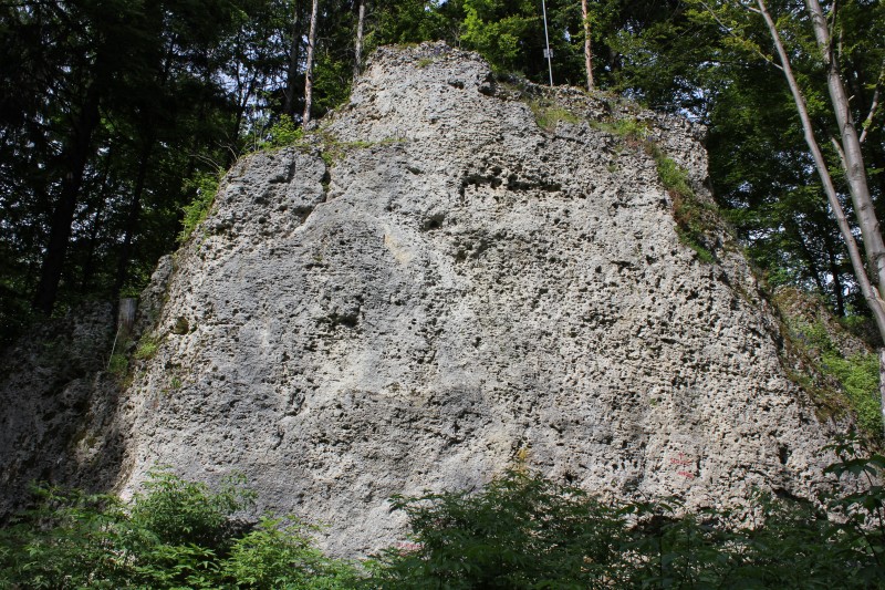 Felsfoto: Geierfels und 690 weitere Felsen im Klettergebiet Fränkische Schweiz (Frankenjura) ➤ Routen mit Schwierigkeitsgraden f&uuml;r den Fels Geierfels ➤ Klettertopo & Kletterf&uuml;hrer ➤ 19.05.2026