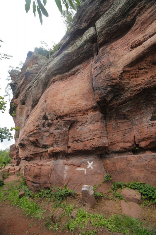 Felsfoto: Falkenfels und 33 weitere Felsen im Klettergebiet Vogesen (Elsass) ➤ Routen mit Schwierigkeitsgraden f&uuml;r den Fels Falkenfels ➤ Klettertopo & Kletterf&uuml;hrer ➤ 18.05.2026