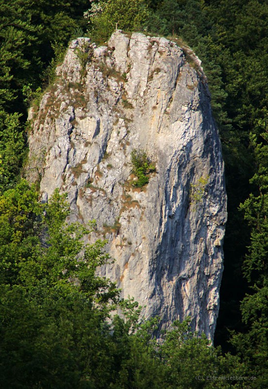 Felsfoto: Student und 690 weitere Felsen im Klettergebiet Fränkische Schweiz (Frankenjura) ➤ Routen mit Schwierigkeitsgraden f&uuml;r den Fels Student ➤ Klettertopo & Kletterf&uuml;hrer ➤ 19.05.2026