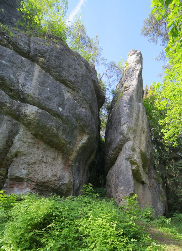 Felsfoto: Wachbergfelsen und 690 weitere Felsen im Klettergebiet Fränkische Schweiz (Frankenjura) ➤ Routen mit Schwierigkeitsgraden f&uuml;r den Fels Wachbergfelsen ➤ Klettertopo & Kletterf&uuml;hrer ➤ 19.05.2026