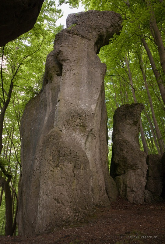 Felsfoto: Burggruber Wand und 690 weitere Felsen im Klettergebiet Fränkische Schweiz (Frankenjura) ➤ Routen mit Schwierigkeitsgraden f&uuml;r den Fels Burggruber Wand ➤ Klettertopo & Kletterf&uuml;hrer ➤ 19.05.2026