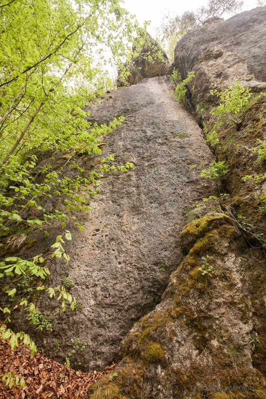 Felsfoto: Freistein und 691 weitere Felsen im Klettergebiet Fränkische Schweiz (Frankenjura) ➤ Routen mit Schwierigkeitsgraden f&uuml;r den Fels Freistein ➤ Klettertopo & Kletterf&uuml;hrer ➤ 10.06.2026