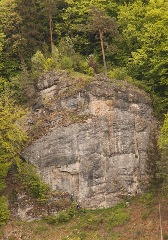 Felsfoto: Fürther Wand und 690 weitere Felsen im Klettergebiet Fränkische Schweiz (Frankenjura) ➤ Routen mit Schwierigkeitsgraden f&uuml;r den Fels Fürther Wand ➤ Klettertopo & Kletterf&uuml;hrer ➤ 19.05.2026