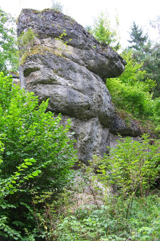 Felsfoto: Zigeunerstube und 690 weitere Felsen im Klettergebiet Fränkische Schweiz (Frankenjura) ➤ Routen mit Schwierigkeitsgraden f&uuml;r den Fels Zigeunerstube ➤ Klettertopo & Kletterf&uuml;hrer ➤ 19.05.2026
