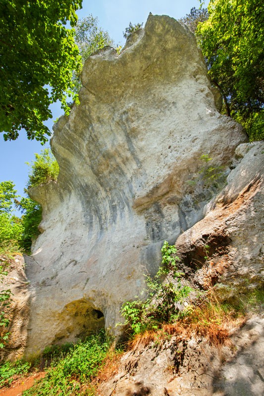 Felsfoto: Kainachtaler Riesenüberhang und 690 weitere Felsen im Klettergebiet Fränkische Schweiz (Frankenjura) ➤ Routen mit Schwierigkeitsgraden f&uuml;r den Fels Kainachtaler Riesenüberhang ➤ Klettertopo & Kletterf&uuml;hrer ➤ 19.05.2026