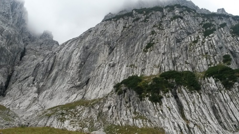 Felsfoto: Wildangerwand und 14 weitere Felsen im Klettergebiet Kaisergebirge ➤ Routen mit Schwierigkeitsgraden f&uuml;r den Fels Wildangerwand ➤ Klettertopo & Kletterf&uuml;hrer ➤ 18.05.2026