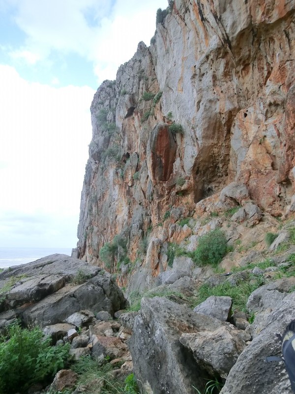Felsfoto: Sinistra Pietraia und 29 weitere Felsen im Klettergebiet San Vito lo Capo ➤ Routen mit Schwierigkeitsgraden f&uuml;r den Fels Sinistra Pietraia ➤ Klettertopo & Kletterf&uuml;hrer ➤ 18.10.2026
