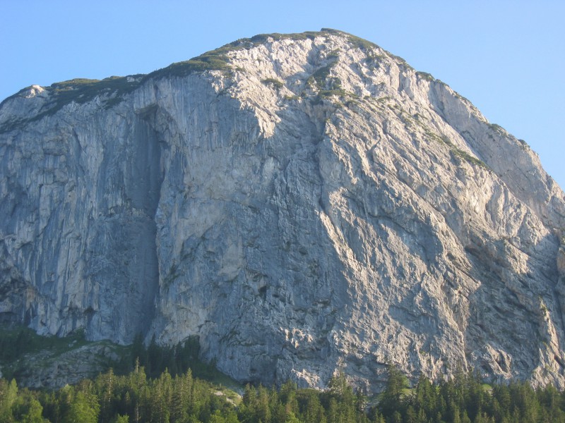 Felsfoto: Unterer Roßkopf und 16 weitere Felsen im Klettergebiet Karwendelgebirge ➤ Routen mit Schwierigkeitsgraden f&uuml;r den Fels Unterer Roßkopf ➤ Klettertopo & Kletterf&uuml;hrer ➤ 30.08.2026