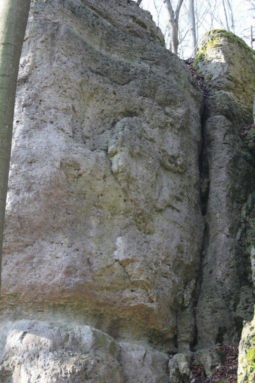 Felsfoto: Steinberg und Schafberg und 690 weitere Felsen im Klettergebiet Fränkische Schweiz (Frankenjura) ➤ Routen mit Schwierigkeitsgraden f&uuml;r den Fels Steinberg und Schafberg ➤ Klettertopo & Kletterf&uuml;hrer ➤ 19.05.2026