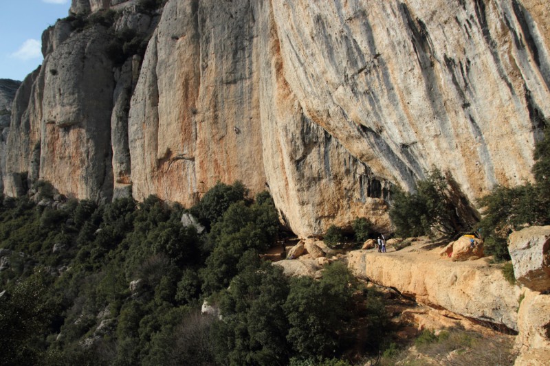 Felsfoto: La Morera - Raco de Missa und 23 weitere Felsen im Klettergebiet Montsant ➤ Routen mit Schwierigkeitsgraden f&uuml;r den Fels La Morera - Raco de Missa ➤ Klettertopo & Kletterf&uuml;hrer ➤ 18.05.2026