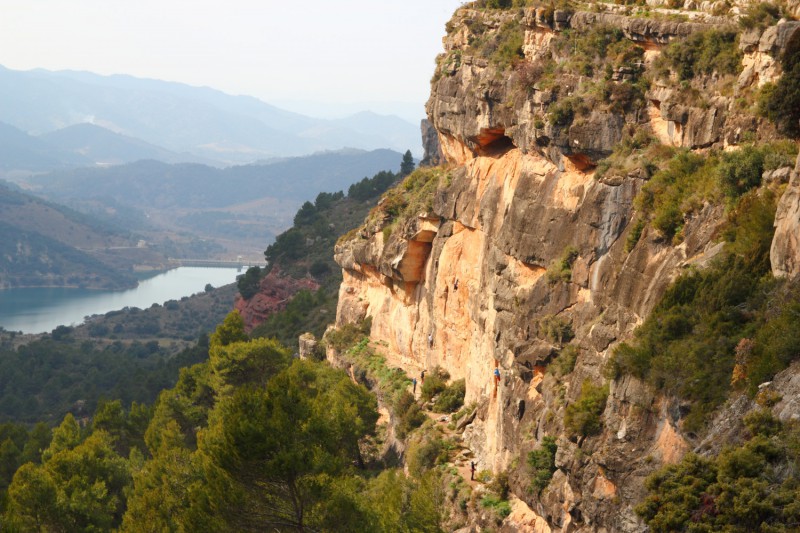 Felsfoto: Can Toni Gros und 24 weitere Felsen im Klettergebiet Siurana ➤ Routen mit Schwierigkeitsgraden f&uuml;r den Fels Can Toni Gros ➤ Klettertopo & Kletterf&uuml;hrer ➤ 15.05.2026