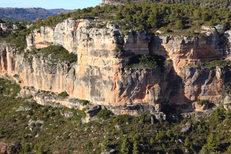 Felsfoto: Siuranella und 24 weitere Felsen im Klettergebiet Siurana ➤ Routen mit Schwierigkeitsgraden f&uuml;r den Fels Siuranella ➤ Klettertopo & Kletterf&uuml;hrer ➤ 15.05.2026