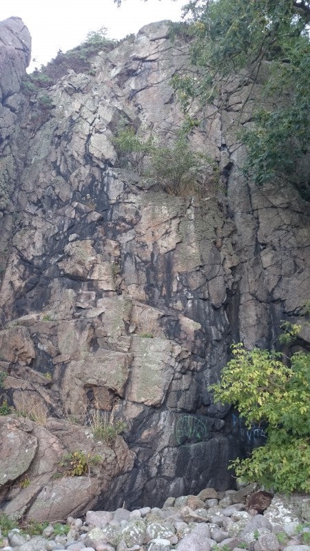 Felsfoto: Finde in der Routendatenbank von Extremklettern.de viele Infos &uuml;ber den Fels Jons kapel vom Klettergebiet Bornholm ➤ Klettertopo & Kletterf&uuml;hrer ➤ 30.08.2026