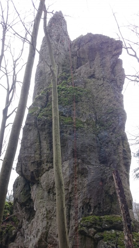 Felsfoto: Schwalbenstein (Gößweinstein) und 690 weitere Felsen im Klettergebiet Fränkische Schweiz (Frankenjura) ➤ Routen mit Schwierigkeitsgraden f&uuml;r den Fels Schwalbenstein (Gößweinstein) ➤ Klettertopo & Kletterf&uuml;hrer ➤ 19.05.2026