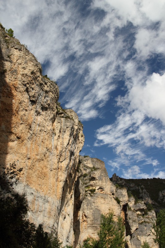 Felsfoto: De que fas aqui? und 23 weitere Felsen im Klettergebiet Tarnschlucht ➤ Routen mit Schwierigkeitsgraden f&uuml;r den Fels De que fas aqui? ➤ Klettertopo & Kletterf&uuml;hrer ➤ 18.05.2026
