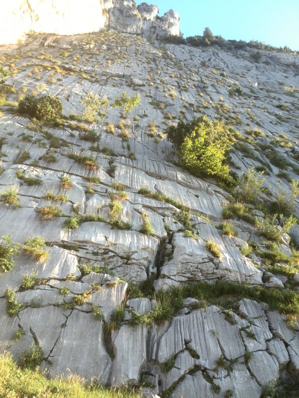 Felsfoto: Finde in der Routendatenbank von Extremklettern.de viele Infos &uuml;ber den Fels Brüggler vom Klettergebiet Glarner Alpen ➤ Klettertopo & Kletterf&uuml;hrer ➤ 18.05.2026
