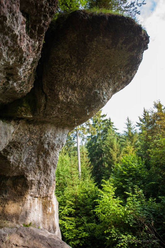 Felsfoto: Orakel und 690 weitere Felsen im Klettergebiet Fränkische Schweiz (Frankenjura) ➤ Routen mit Schwierigkeitsgraden f&uuml;r den Fels Orakel ➤ Klettertopo & Kletterf&uuml;hrer ➤ 19.05.2026