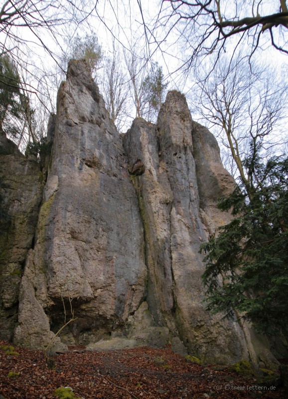 Felsfoto: Eibenwände und 690 weitere Felsen im Klettergebiet Fränkische Schweiz (Frankenjura) ➤ Routen mit Schwierigkeitsgraden f&uuml;r den Fels Eibenwände ➤ Klettertopo & Kletterf&uuml;hrer ➤ 19.05.2026