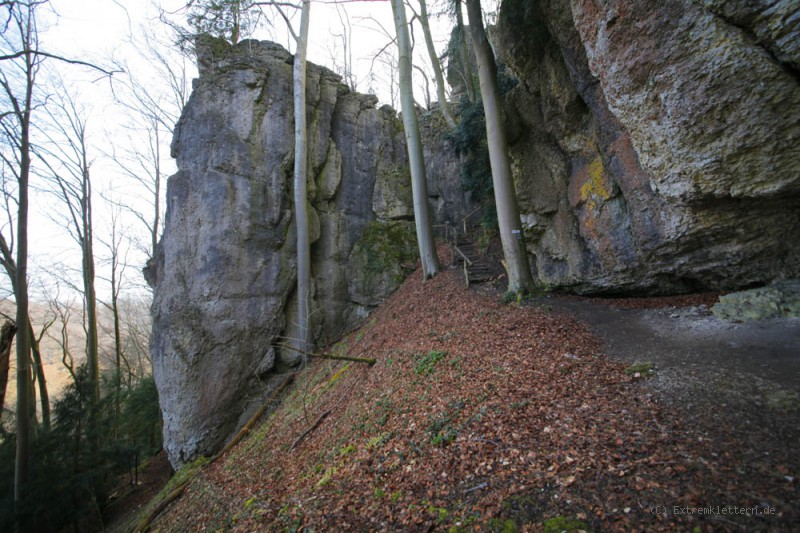 Felsfoto: Emporwand (Gößweinstein) und 690 weitere Felsen im Klettergebiet Fränkische Schweiz (Frankenjura) ➤ Routen mit Schwierigkeitsgraden f&uuml;r den Fels Emporwand (Gößweinstein) ➤ Klettertopo & Kletterf&uuml;hrer ➤ 19.05.2026
