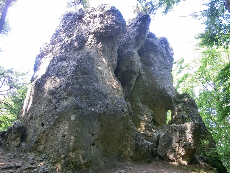 Felsfoto: Stumpfelestein und 690 weitere Felsen im Klettergebiet Fränkische Schweiz (Frankenjura) ➤ Routen mit Schwierigkeitsgraden f&uuml;r den Fels Stumpfelestein ➤ Klettertopo & Kletterf&uuml;hrer ➤ 19.05.2026