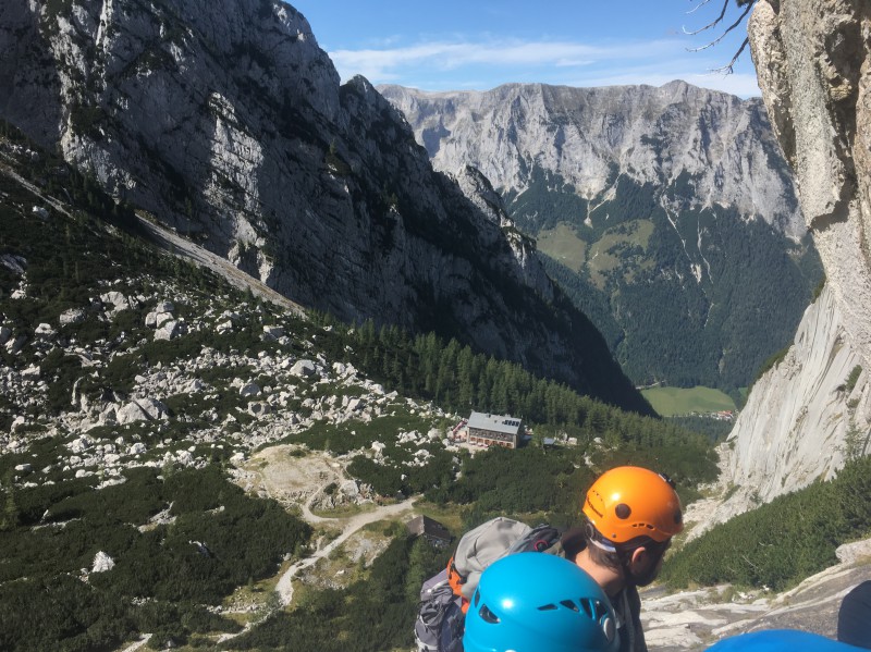 Felsfoto: Blaueis  und 11 weitere Felsen im Klettergebiet Berchtesgadener Alpen ➤ Routen mit Schwierigkeitsgraden f&uuml;r den Fels Blaueis  ➤ Klettertopo & Kletterf&uuml;hrer ➤ 30.08.2026