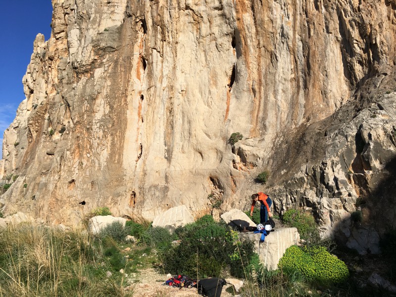 Felsfoto: Valanga und 17 weitere Felsen im Klettergebiet Sizilien ➤ Routen mit Schwierigkeitsgraden f&uuml;r den Fels Valanga ➤ Klettertopo & Kletterf&uuml;hrer ➤ 18.05.2026