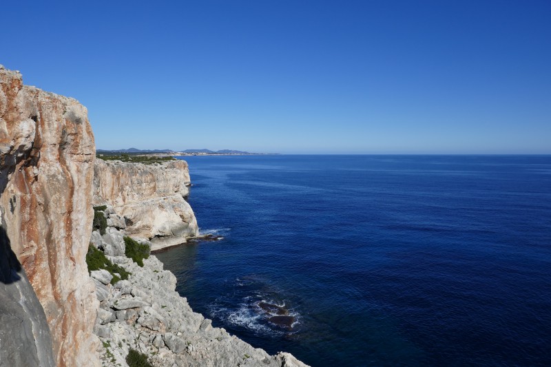 Felsfoto: Cala Bota und 21 weitere Felsen im Klettergebiet Mallorca ➤ Routen mit Schwierigkeitsgraden f&uuml;r den Fels Cala Bota ➤ Klettertopo & Kletterf&uuml;hrer ➤ 21.05.2026