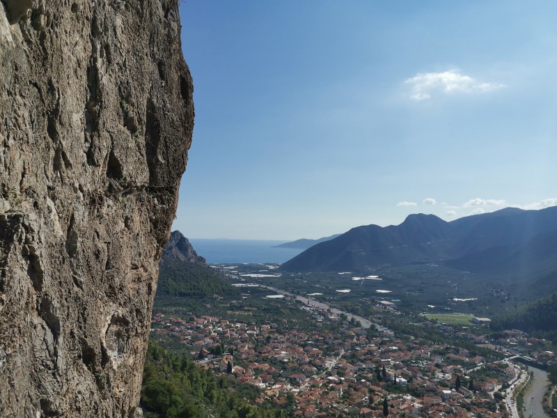 Felsfoto: Finde in der Routendatenbank von Extremklettern.de viele Infos &uuml;ber den Fels Douvari vom Klettergebiet Leonidio ➤ Klettertopo & Kletterf&uuml;hrer ➤ 18.05.2026