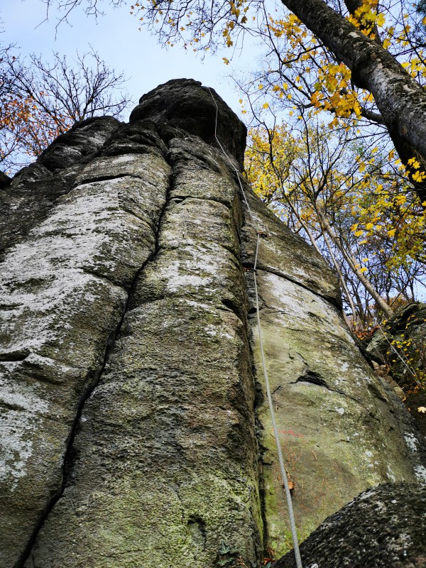 Felsfoto: Finde in der Routendatenbank von Extremklettern.de viele Infos &uuml;ber den Fels Katzenstein vom Klettergebiet Westerwald ➤ Klettertopo & Kletterf&uuml;hrer ➤ 18.05.2026