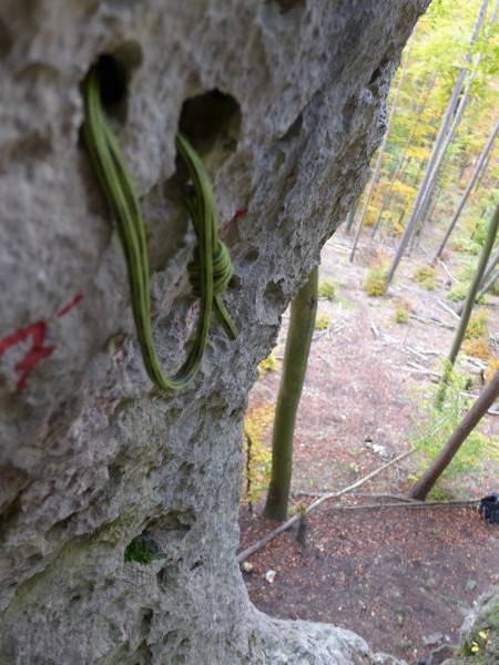 Falls die Sanduhr nicht halten sollte, fliegt man auf einen Absatz und überschlägt sich dann. Anschließend landet man einige Meter
